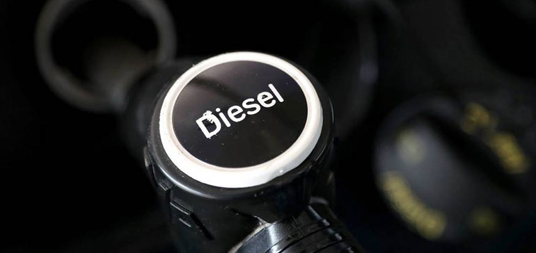 El precio del diésel se dispara un 4,58% en un momento en el que el Gobierno anticipa su fin