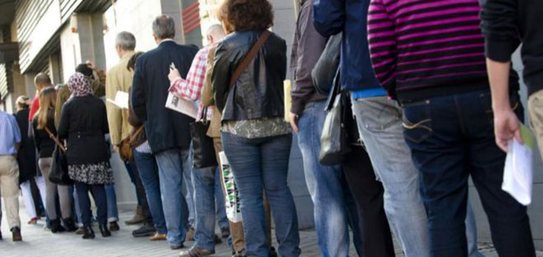 El paro baja en noviembre en 1.836 personas, aunque el empleo se reduce en 47.449