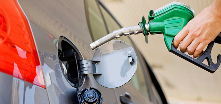 El precio de gasolina suma 9 semanas a la baja y se remonta a julio de 2017