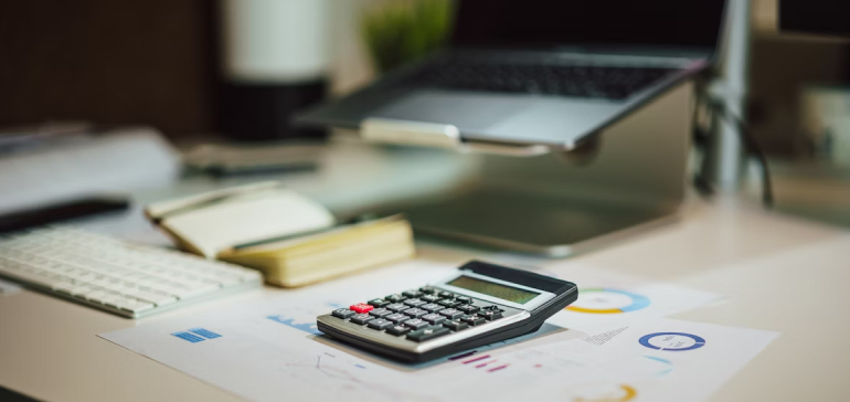 Guía Fiscal del IRPF: Qué no puede olvidar a final de año si es empresario o autónomo